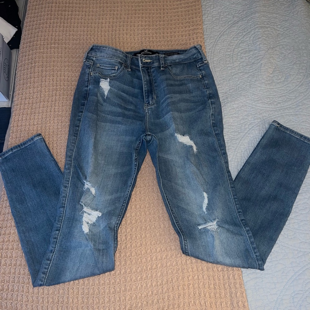 Hollister ripped skinny jeans